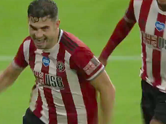 WATCH: Last-gasp Egan header h...